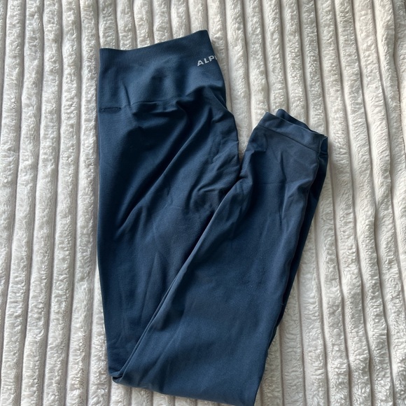 SOLD - Amplify Leggings - Picture 2 of 5